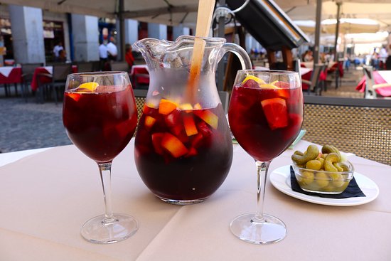 TAPAS, RISADAS E SANGRIA EM MADRID