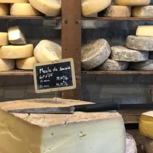 TOUR POR MERCADOS LOCAIS: cheirar especiarias, experimentar doces, comprar queijos... e mais queijos